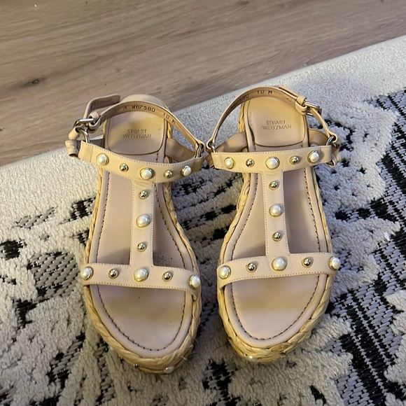 Stuart Weitzman Shoes - 💥FLASH SALE 💥 
Stuart weitzman platform sandals